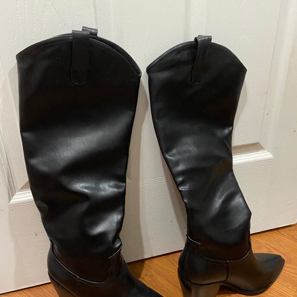 Pretty Little Thing Leather Boots - Picture 2 of 2